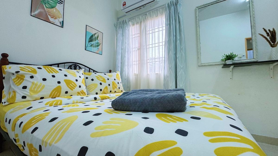 Bedroom 4, Cozy 3-Bedroom Apartment at Sri Ixora, Kajang!, Hulu Langat