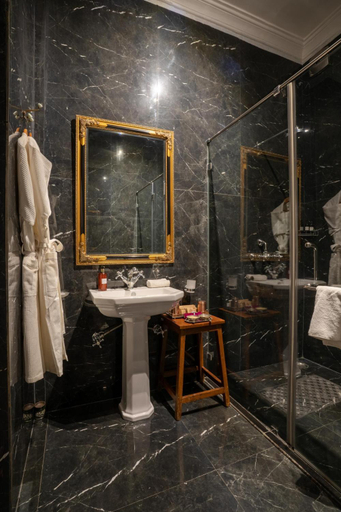 Bathroom, LohonoStays Srinivas The Royal Residence, Jaipur, Jaipur
