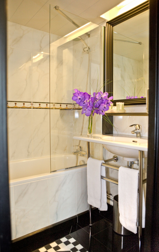 Bathroom 5, Le patio Bastille, Paris