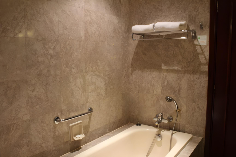 Bathroom 3, Cool Service Suites at Times Square, Kuala Lumpur