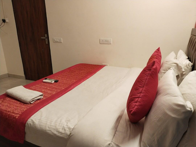 Bedroom 3, The River Front Hotel, Delhi