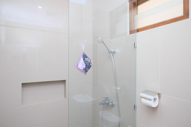 Bathroom 3, Sans Stay Meizan Malioboro Yogyakarta, Yogyakarta