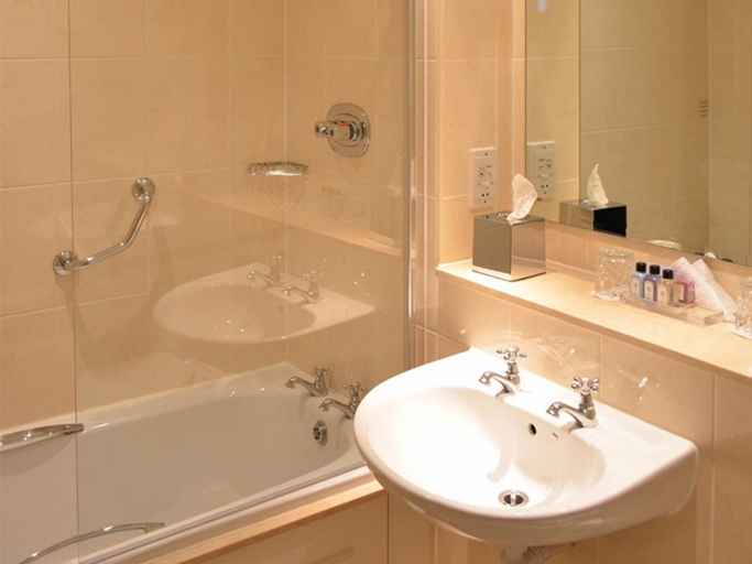 Bathroom 5, Macdonald New Blossoms Hotel, Chester, Cheshire West and Chester