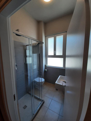 Bathroom 4, Hotel Alabama, Rimini