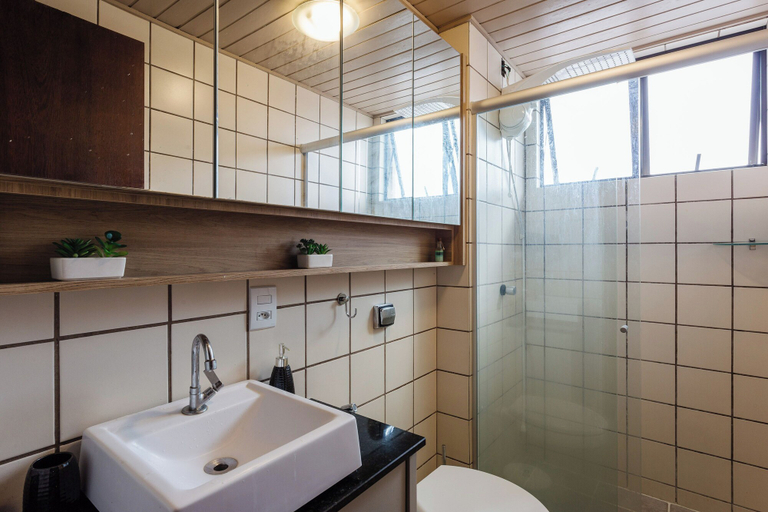 Bathroom, Quiet Apartment 1 mi From Canasvieiras bea Fml202, Florianopolis