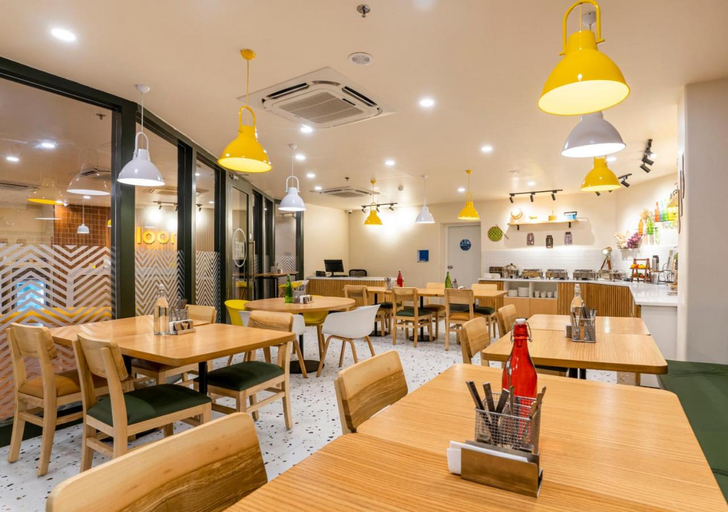 Food & Drinks 4, Bloom Hotel - Sector 19, Gautam Buddha Nagar