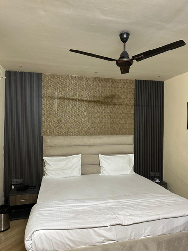 Bedroom 5, Hotel Kritika, Gautam Buddha Nagar