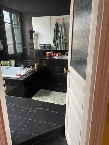 Bathroom, Guest room in a green setting, Seine-Saint-Denis