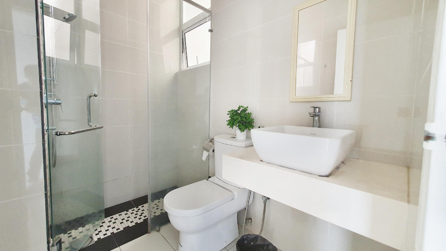 Bathroom, No.8 The Cube @ IOI Colorful enjoy relaxing house, Puchong