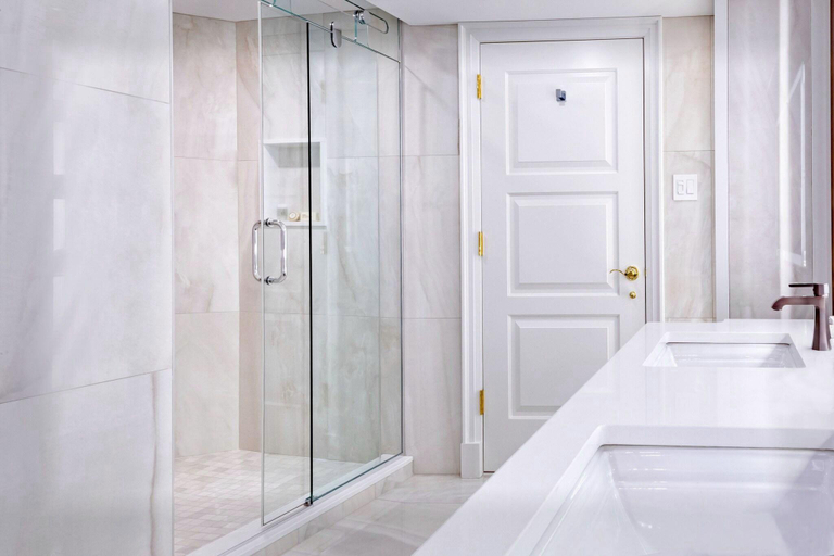 Bathroom 5, CHATEAU VAUDREUIL HOTEL SUITES, Vaudreuil-Soulanges
