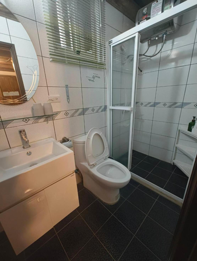 Bathroom 4, Hufeng Homestay , Kinmen