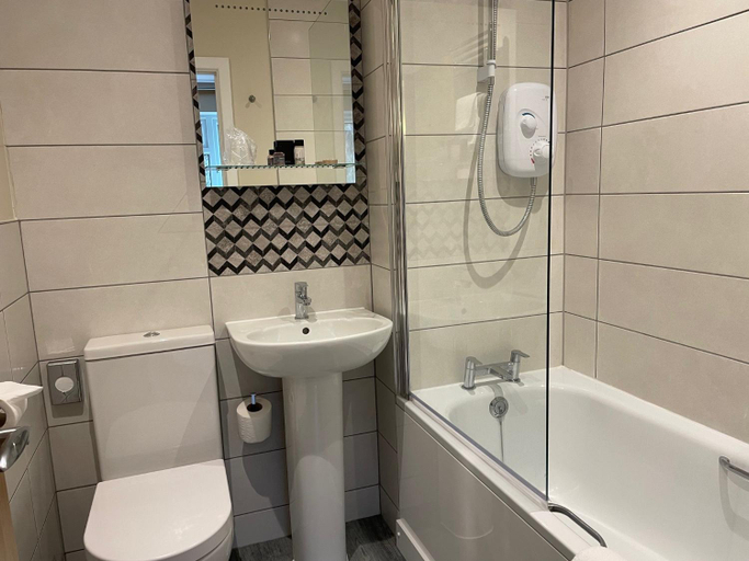 Bathroom 4, Best Western The Compass Inn, South Gloucestershire