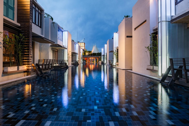 Exterior & Views