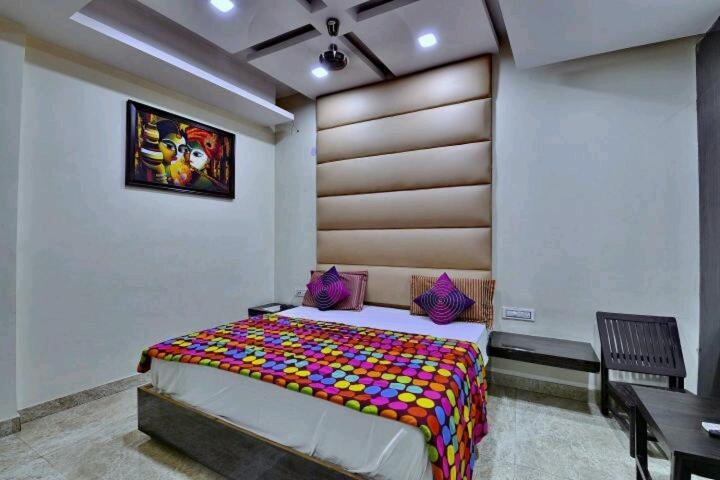 Bedroom 3, Hotel Samrat, Gurgaon