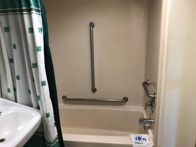 Bathroom 3, Empire Inn & Suites Atlantic City Absecon, Atlantic