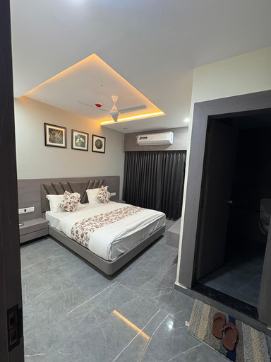 Room 3, Hotel R Town, Vadodara