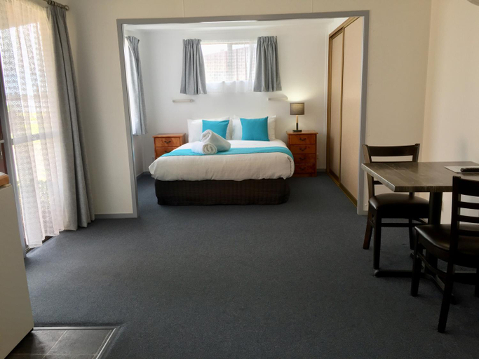 Bedroom, Regatta Point Tavern, West Coast