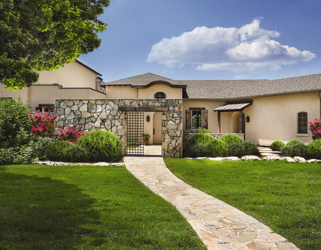 Exterior & Views
