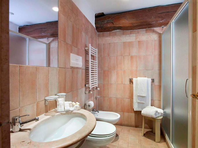 Bathroom 4, Parco Borromeo, Monza and Brianza