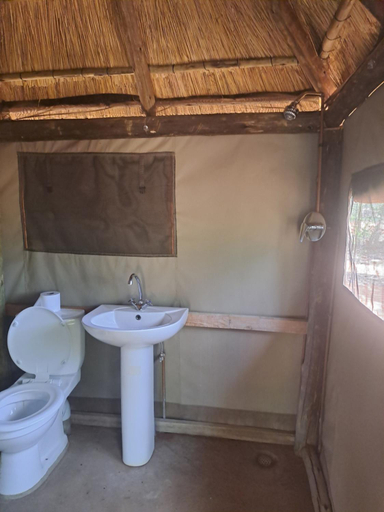 Bathroom 4, iroCK Lodge, Hwange