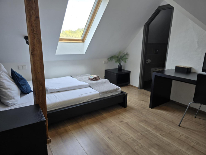 Bedroom 4, Rheinländer Seehotel, Leverkusen