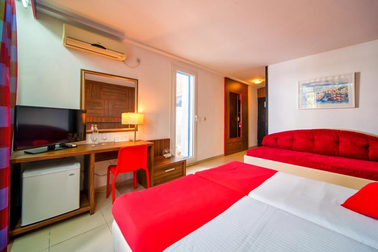 Bedroom 4, Slovenska Plaza Resort 4*