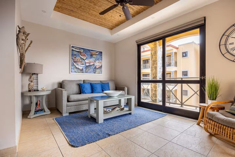 Room 2, Bahia Encantada C3, Garabito