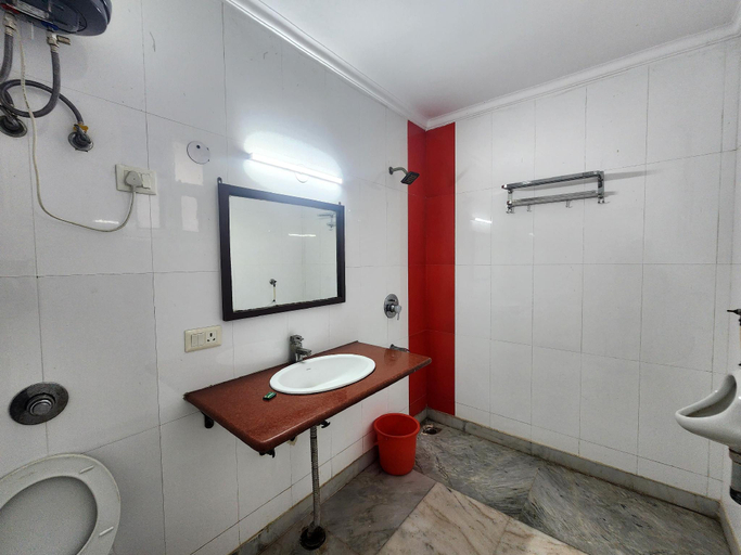 Bathroom 4, The New Moon, Delhi