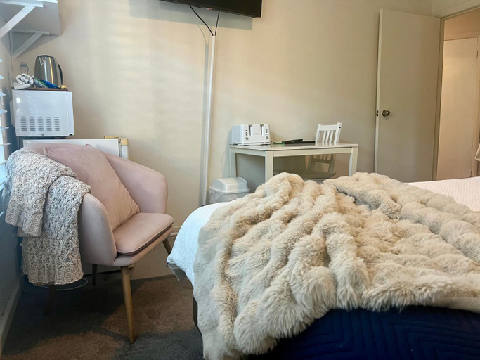 Bedroom 3, Monterey Guest Studio near Hospitals, Beach and Airport, Sydney