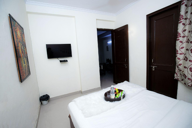 Bedroom 2, Hotel Royale Avenue, Delhi