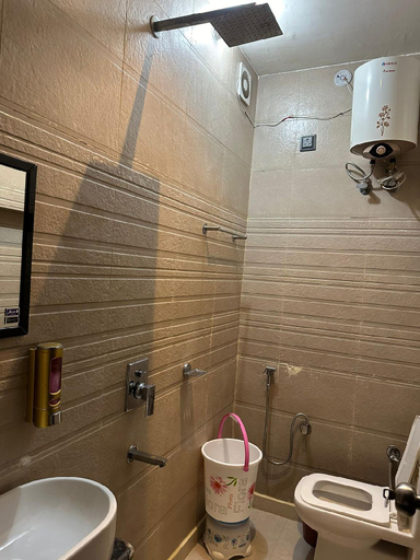 Bathroom, Hotel Kritika, Gautam Buddha Nagar