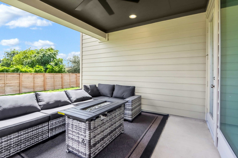 Terrace/patio 5, Dakota Cottage - Stay for 10, Comal