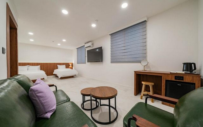 Bedroom 2, Chuncheon Hotel 77, Chuncheon