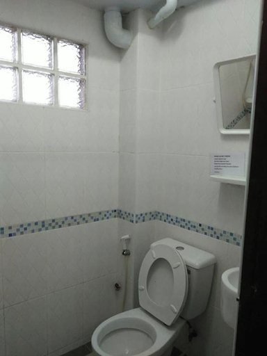 Bathroom 3, Collection O Banwiang Guesthouse, Muang Chiang Mai