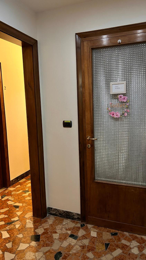 Bathroom 3, Notti Sull'Adige, Verona