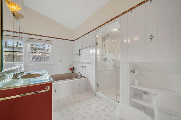 Others 5, Cozy Dunbar 5 Beds Home with Views, Greater Vancouver