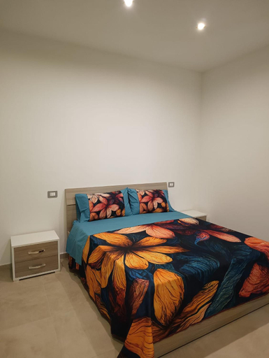Bedroom 2, C'est La Vie, Caserta