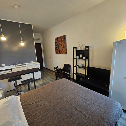 Room 2, Room & Parking, Potenza