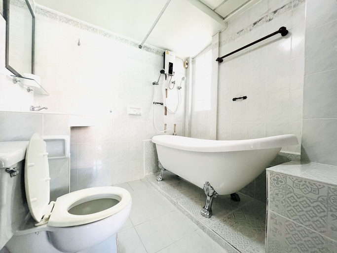 Bathroom 4, 1068 NN Apartment, Pattaya