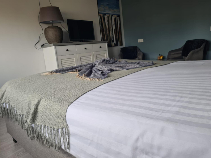 Others 2, B&B de Keinsmer, Zijpe