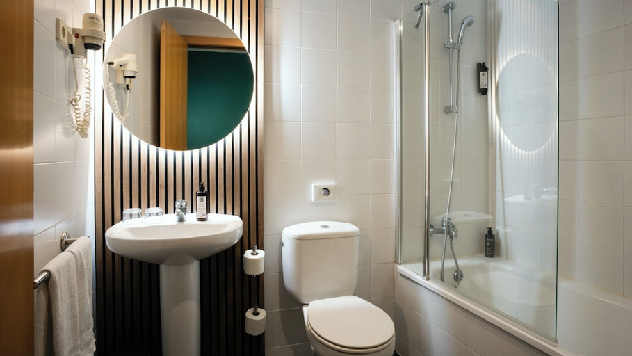 Bathroom 3, Hotel Ramblas Internacional, Barcelona