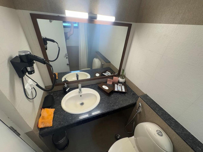 Bathroom, Dvara Luxury Resort Kodaikanal, Dindigul