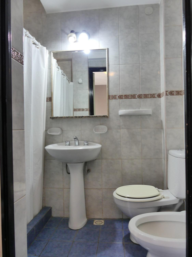 Bathroom 2, Il Point Hostel Cafe, Confluencia