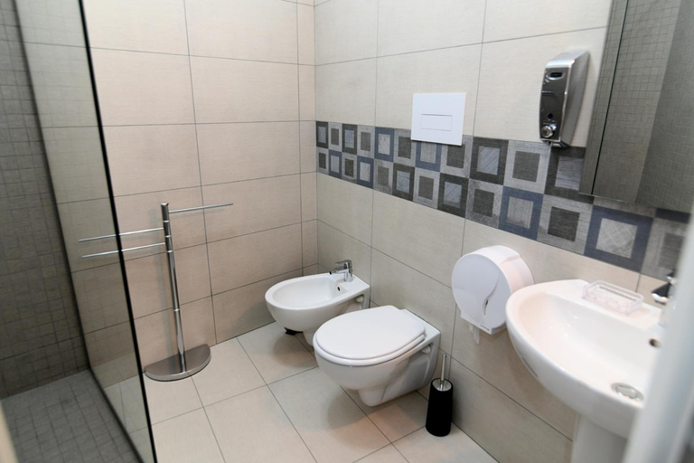 Bathroom 3, La Regina Di Saba, Enna
