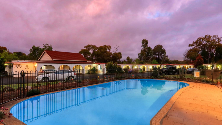 Sport & Beauty 4, Azalea Motel, Warrumbungle Shire