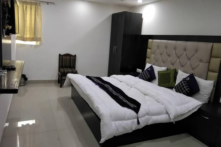 Bedroom, Hotel Vishesh Continental, Delhi