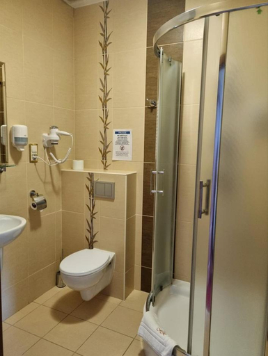 Bathroom 2, Hotel Rytwiany, Staszów