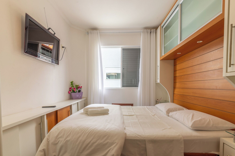 Room 4, Apto 2Qts a 650m da praia no centrinho LIB203, Florianopolis