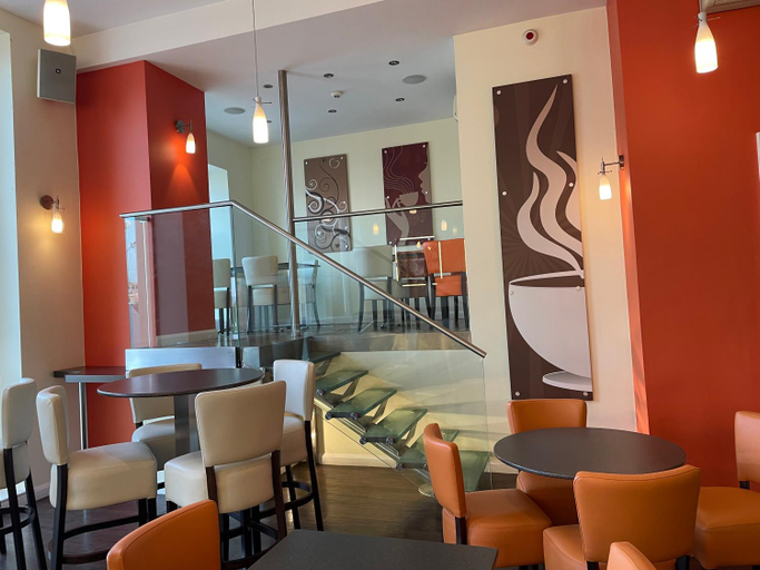 Food & Drinks 4, Opul Boutique at Admiral House, Douglas