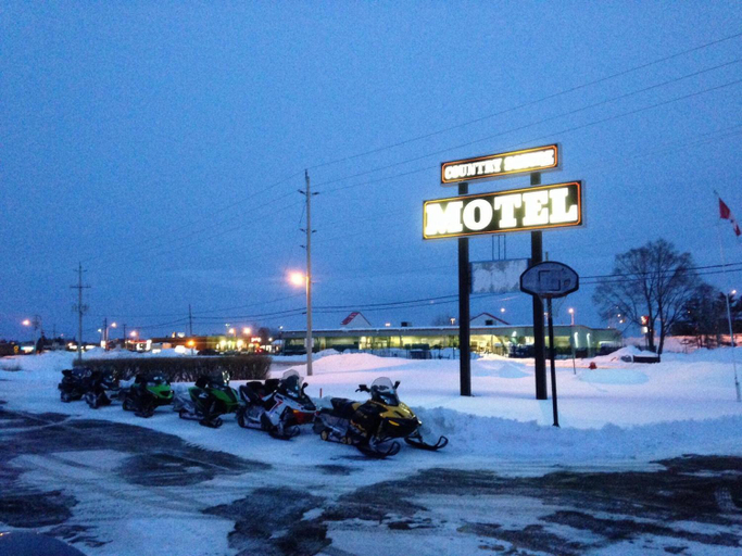 Others 5, Country Squire Motel, Renfrew